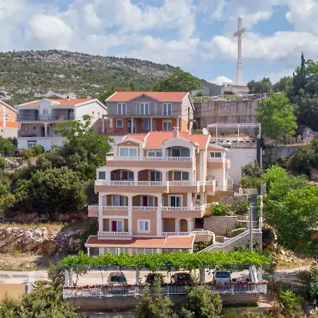 Bona * Neum